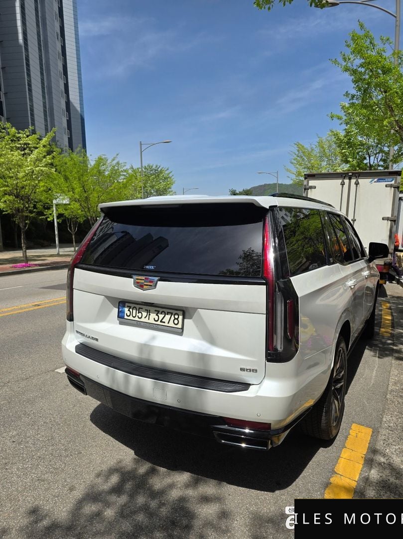 Cadillac Escalade 2023 — миниатюра 7