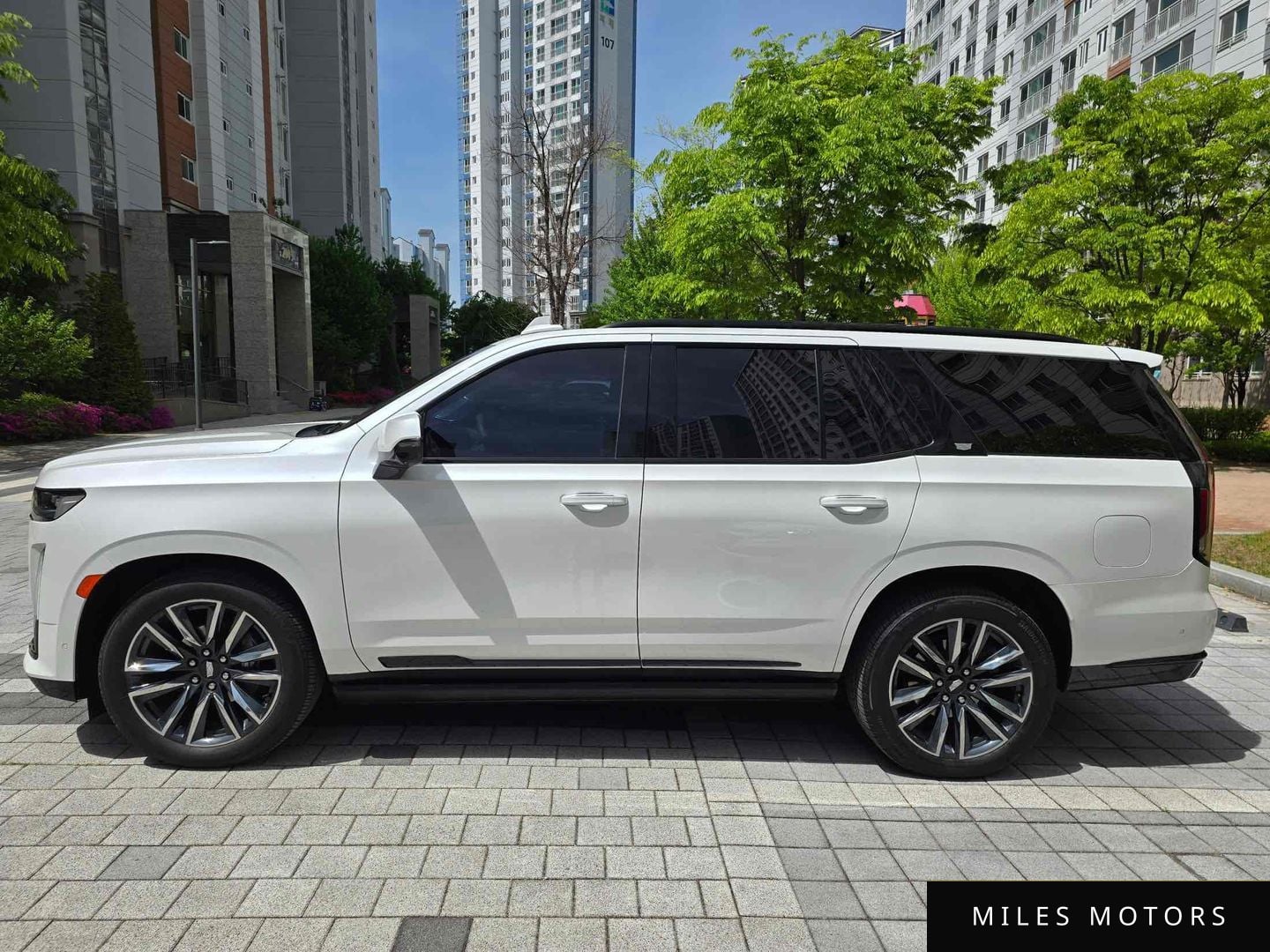 Cadillac Escalade 2023 — миниатюра 8