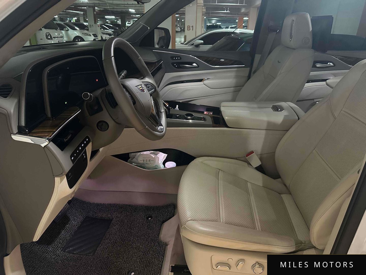 Cadillac Escalade 2023 — миниатюра 10