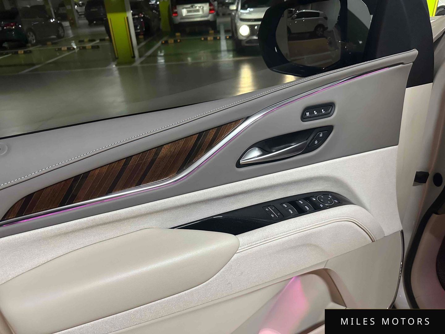 Cadillac Escalade 2023 — миниатюра 11