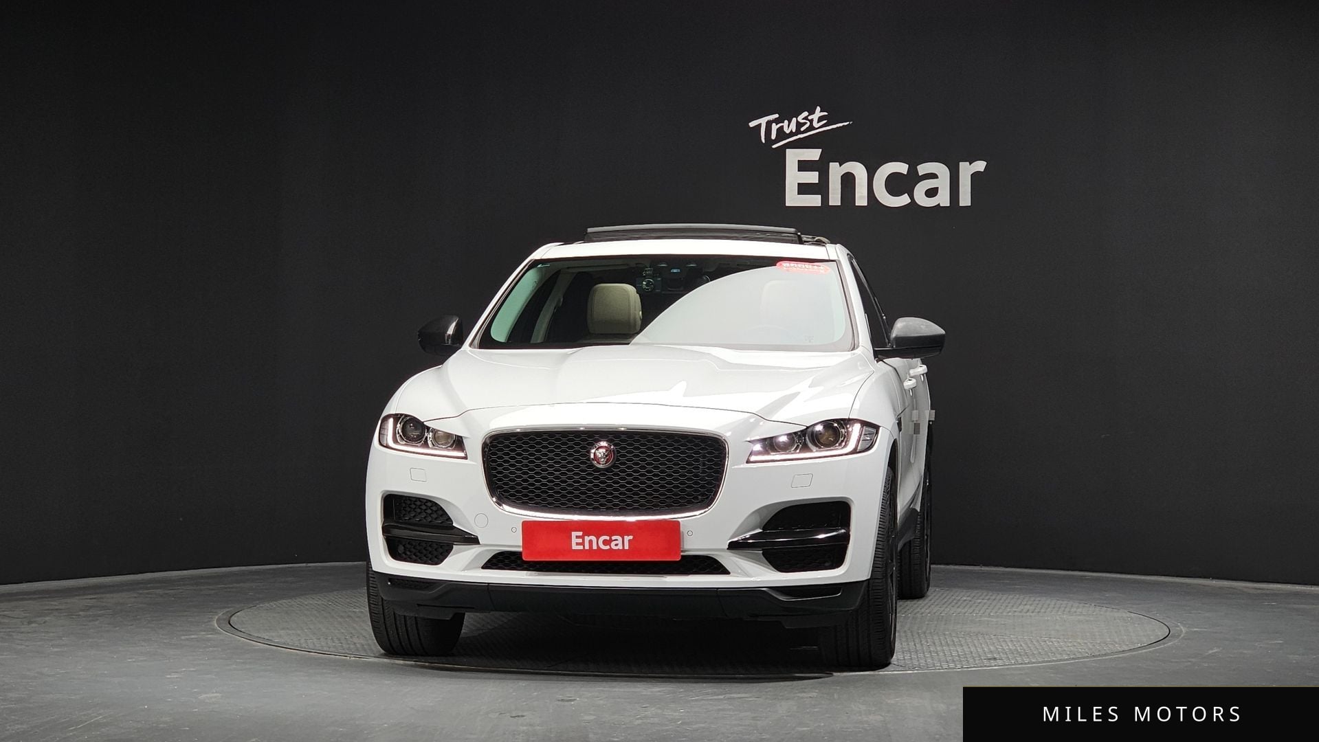 Jaguar F-PACE 2018 — миниатюра 2