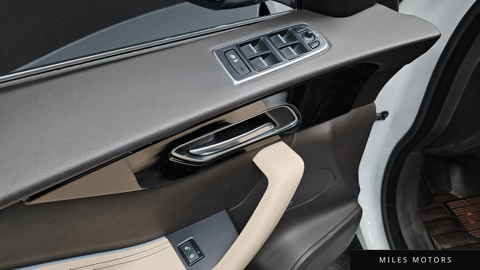 Jaguar F-PACE 2018 — миниатюра 23