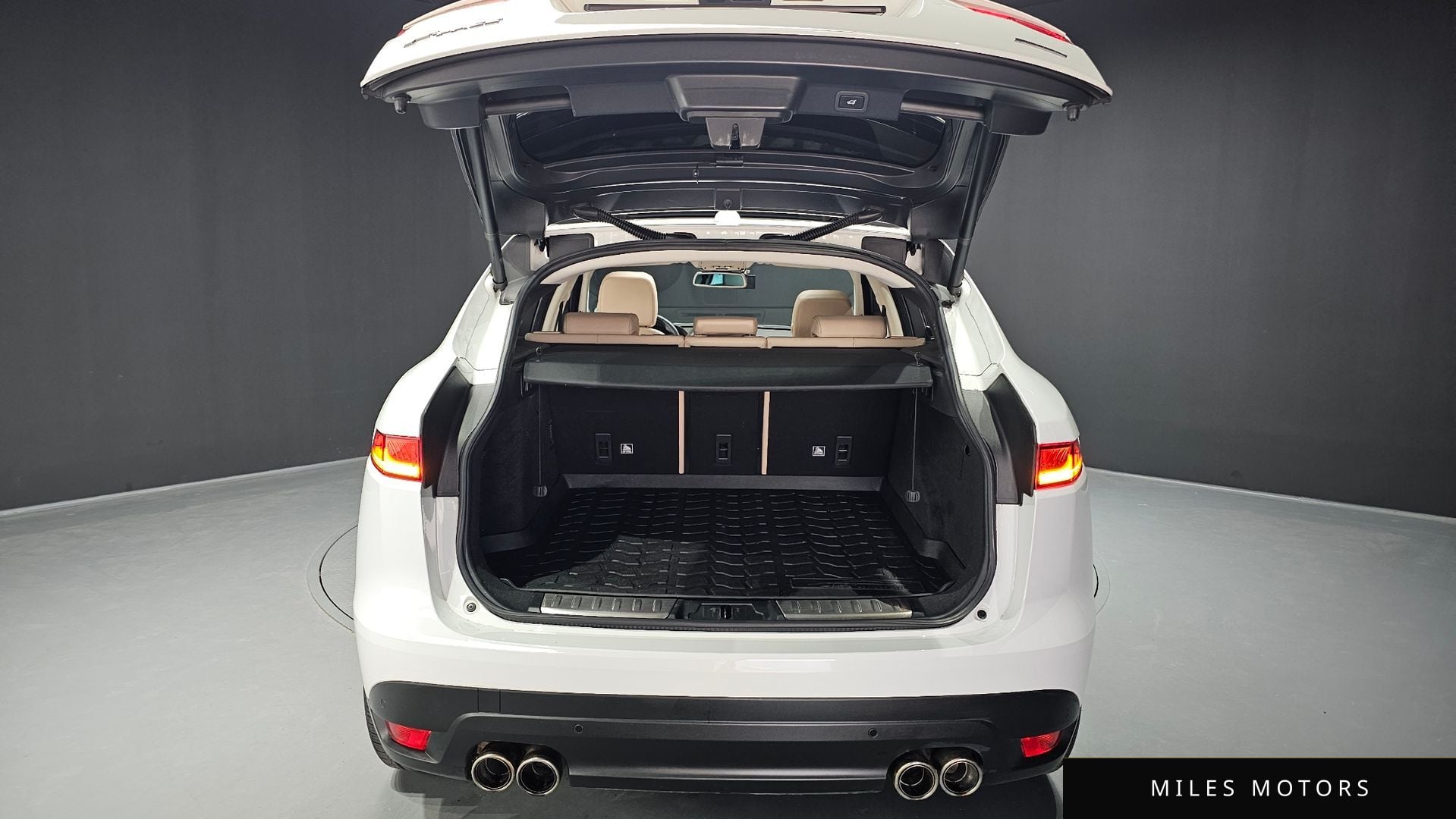 Jaguar F-PACE 2018 — миниатюра 26
