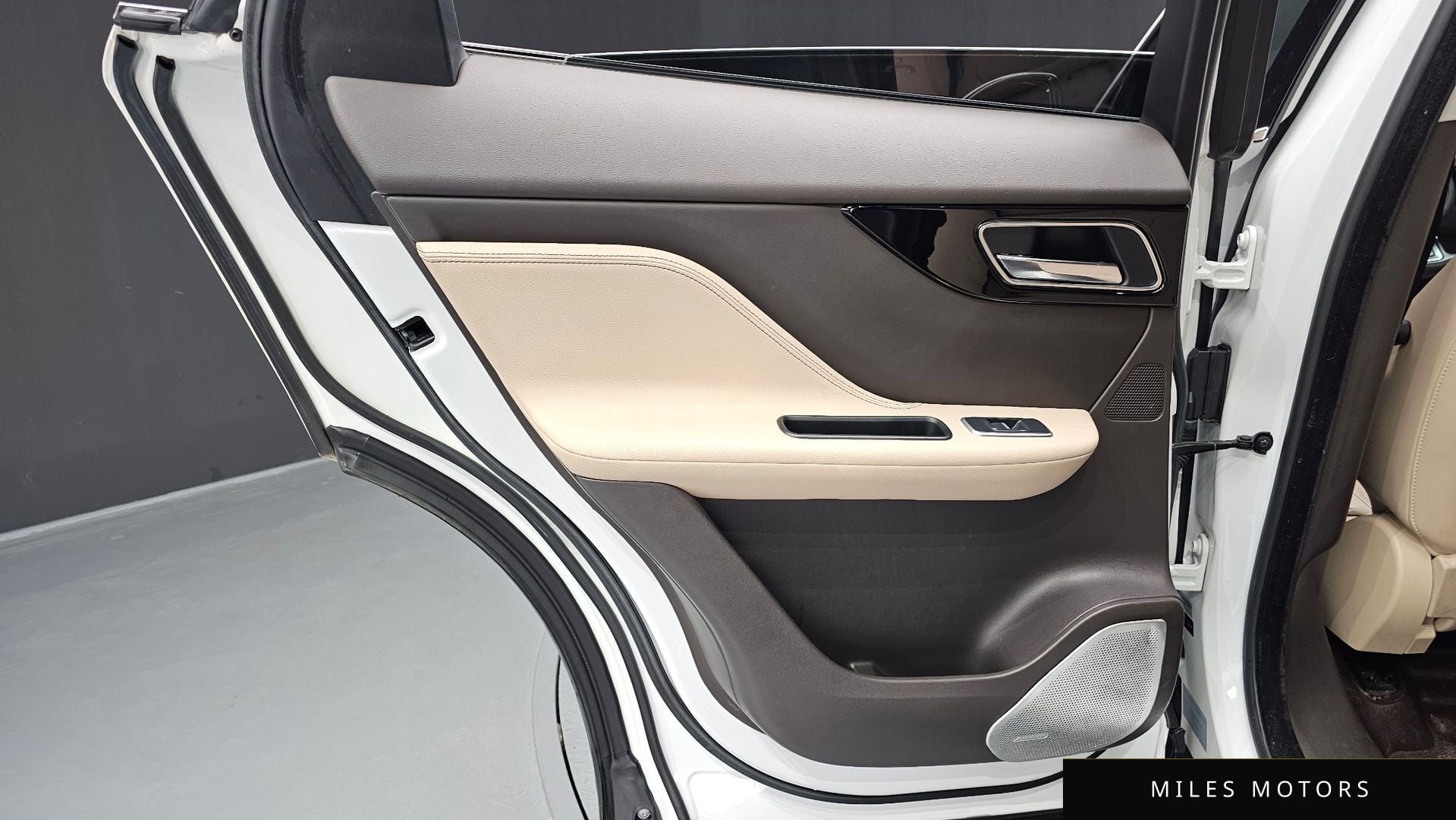 Jaguar F-PACE 2018 — миниатюра 14
