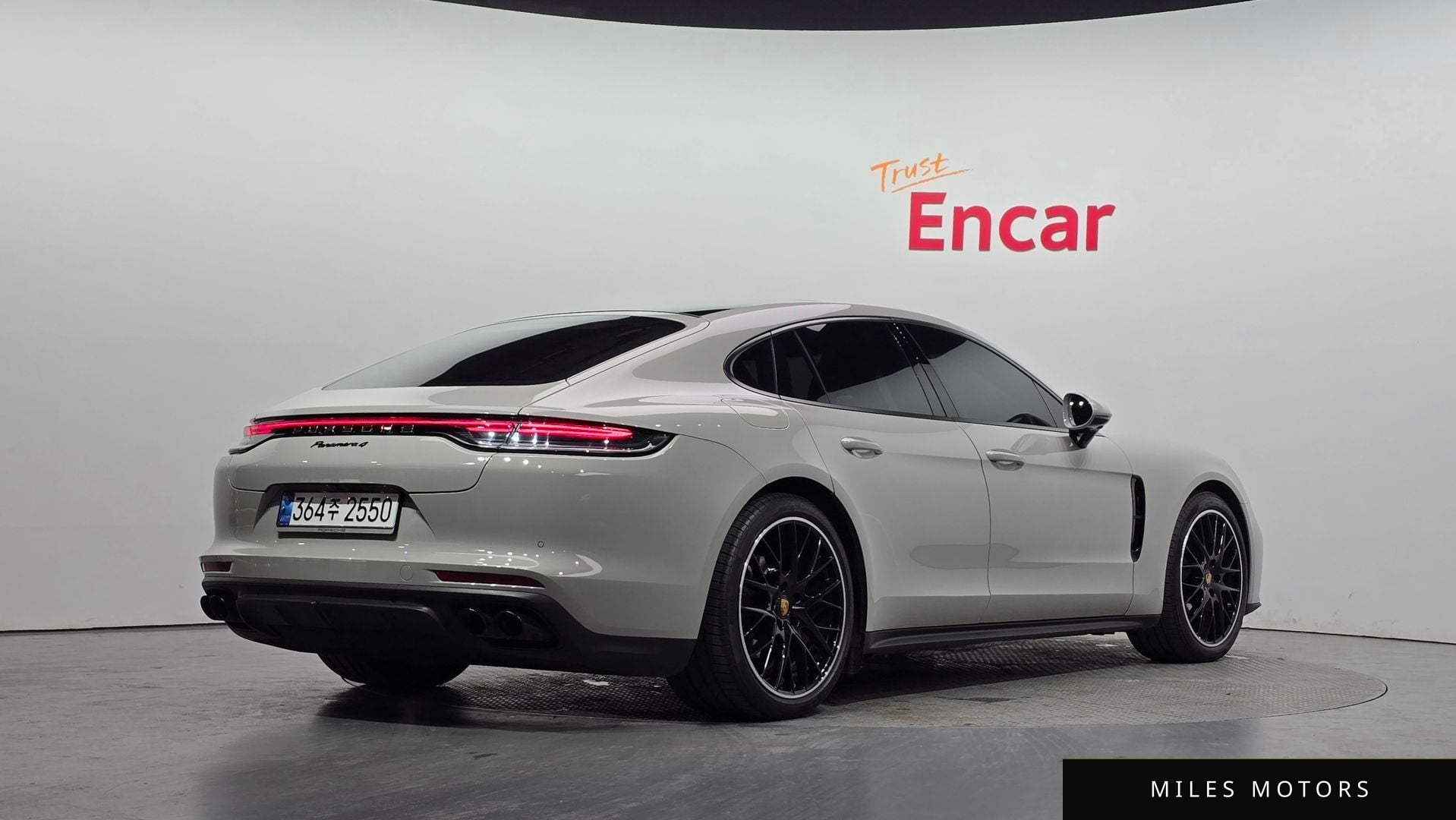 Porsche Panamera 2023 — миниатюра 2