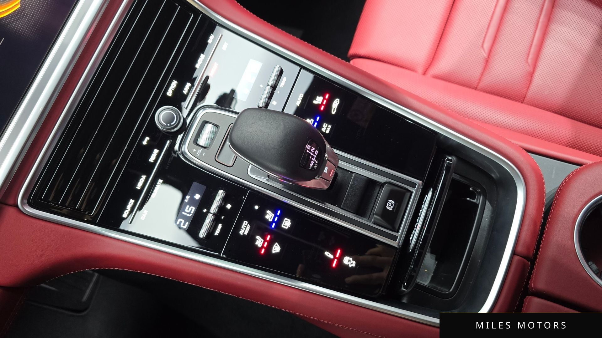 Porsche Panamera 2023 — миниатюра 9