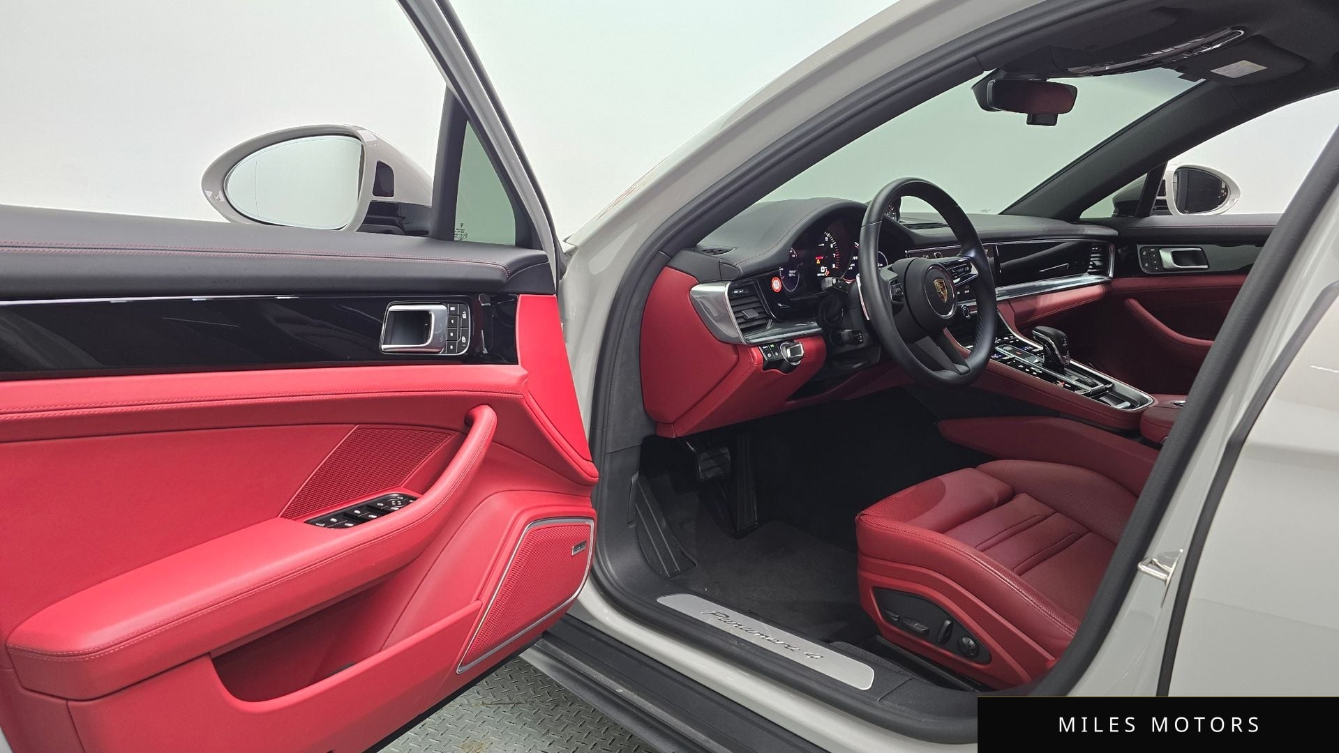 Porsche Panamera 2023 — миниатюра 10