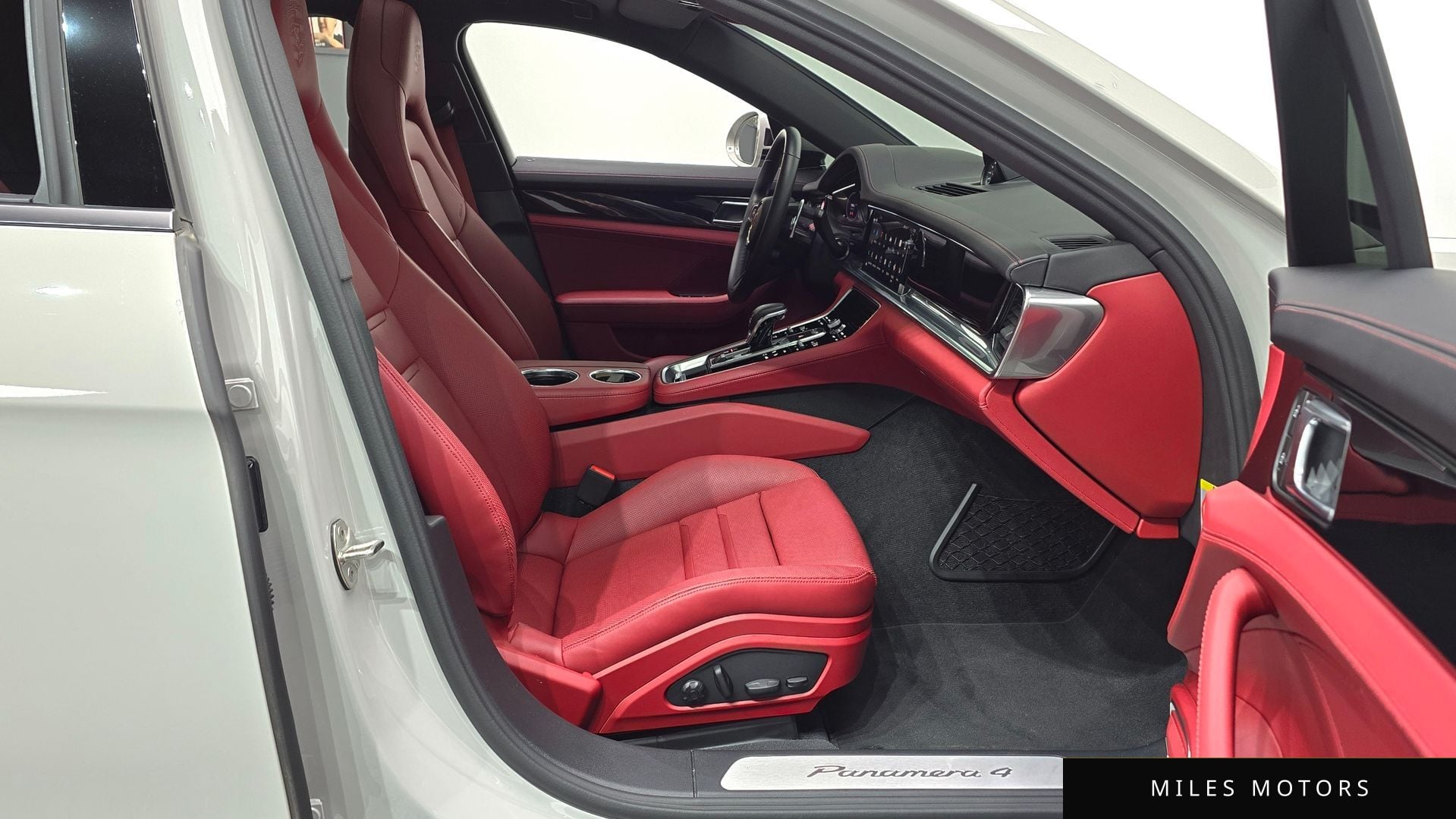 Porsche Panamera 2023 — миниатюра 11