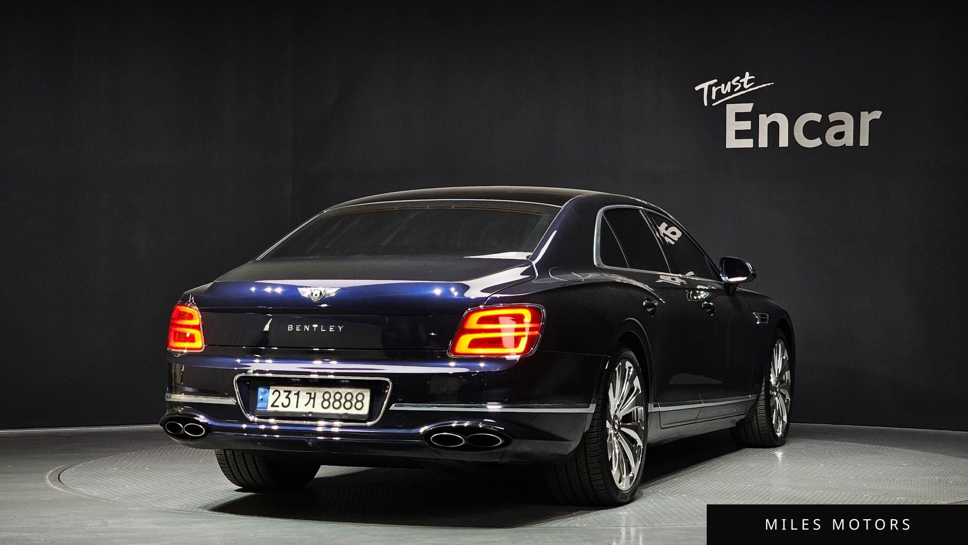 Bentley Flying Spur 2021 — миниатюра 2