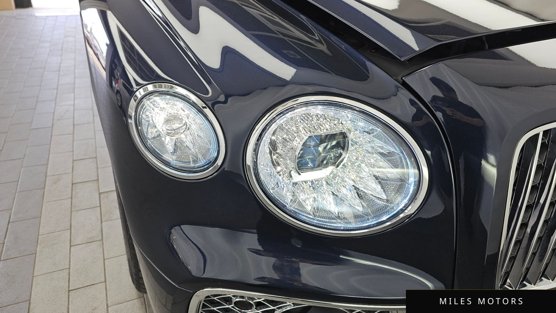 Bentley Flying Spur 2021 — миниатюра 8