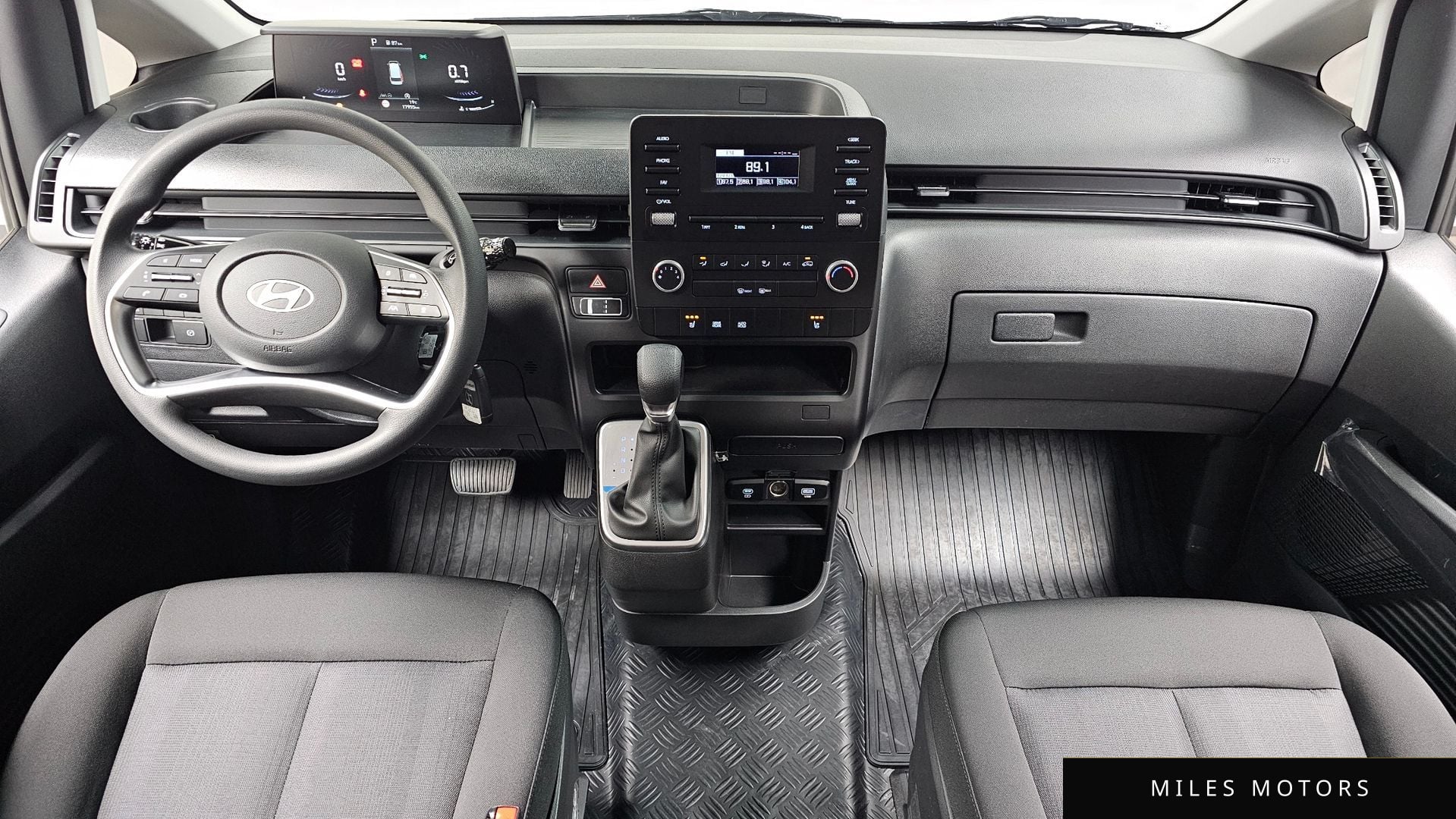 Hyundai Staria 2025 — миниатюра 10