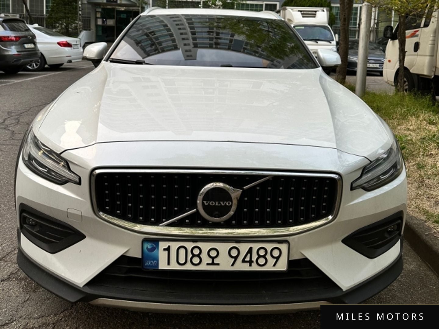 Volvo V60 2023 — фото 1 из 12