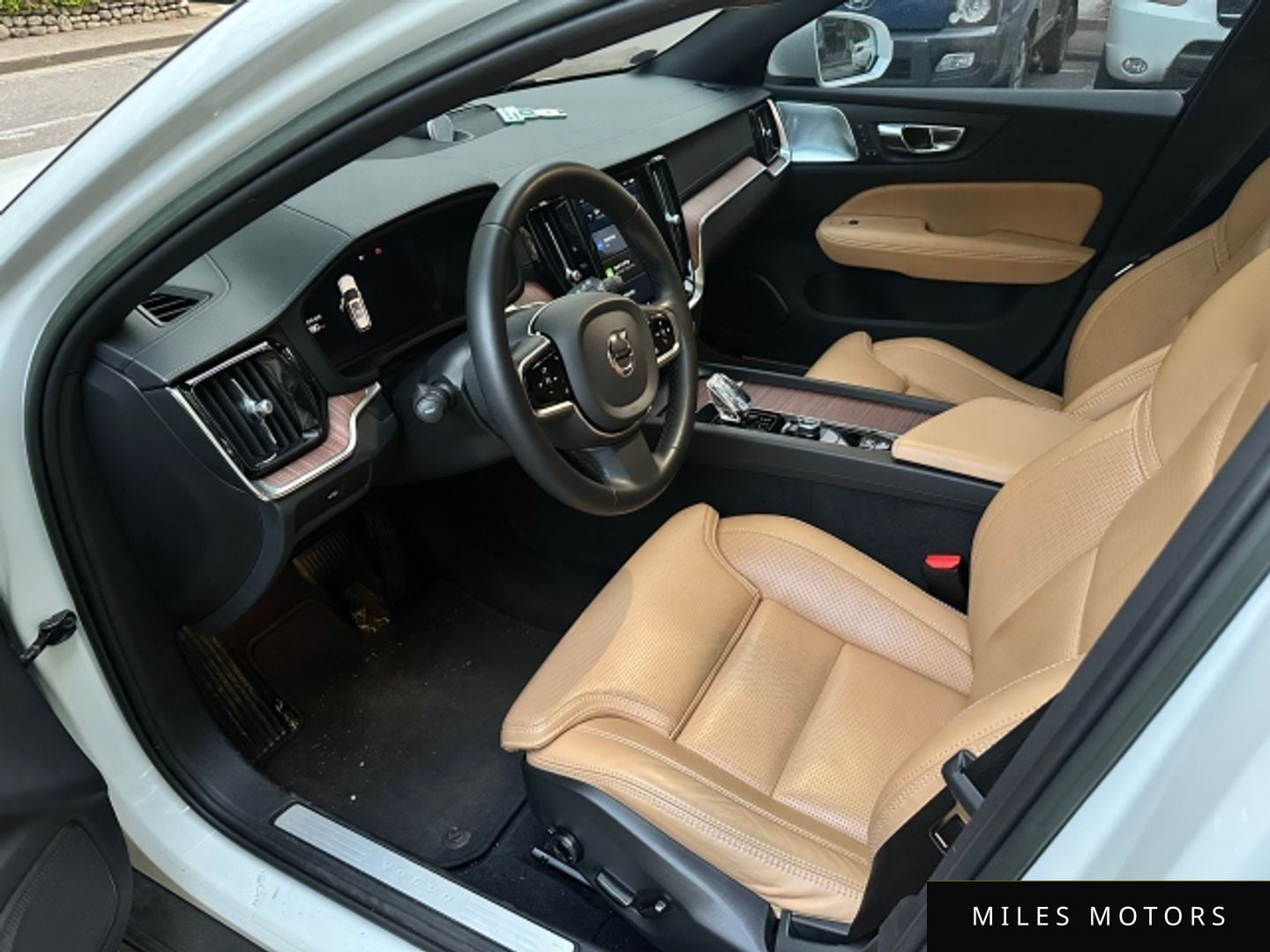 Volvo V60 2023 — миниатюра 6