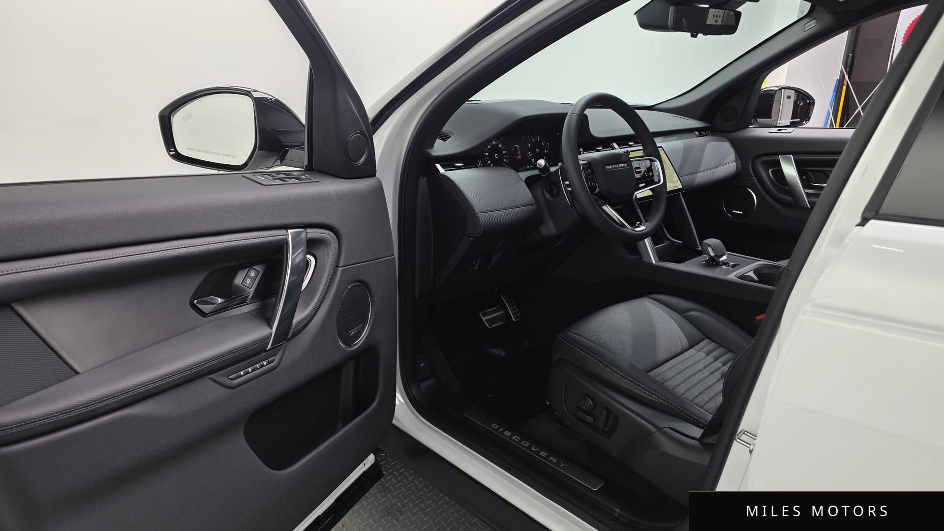 Land Rover Discovery Sport 2025 — миниатюра 11