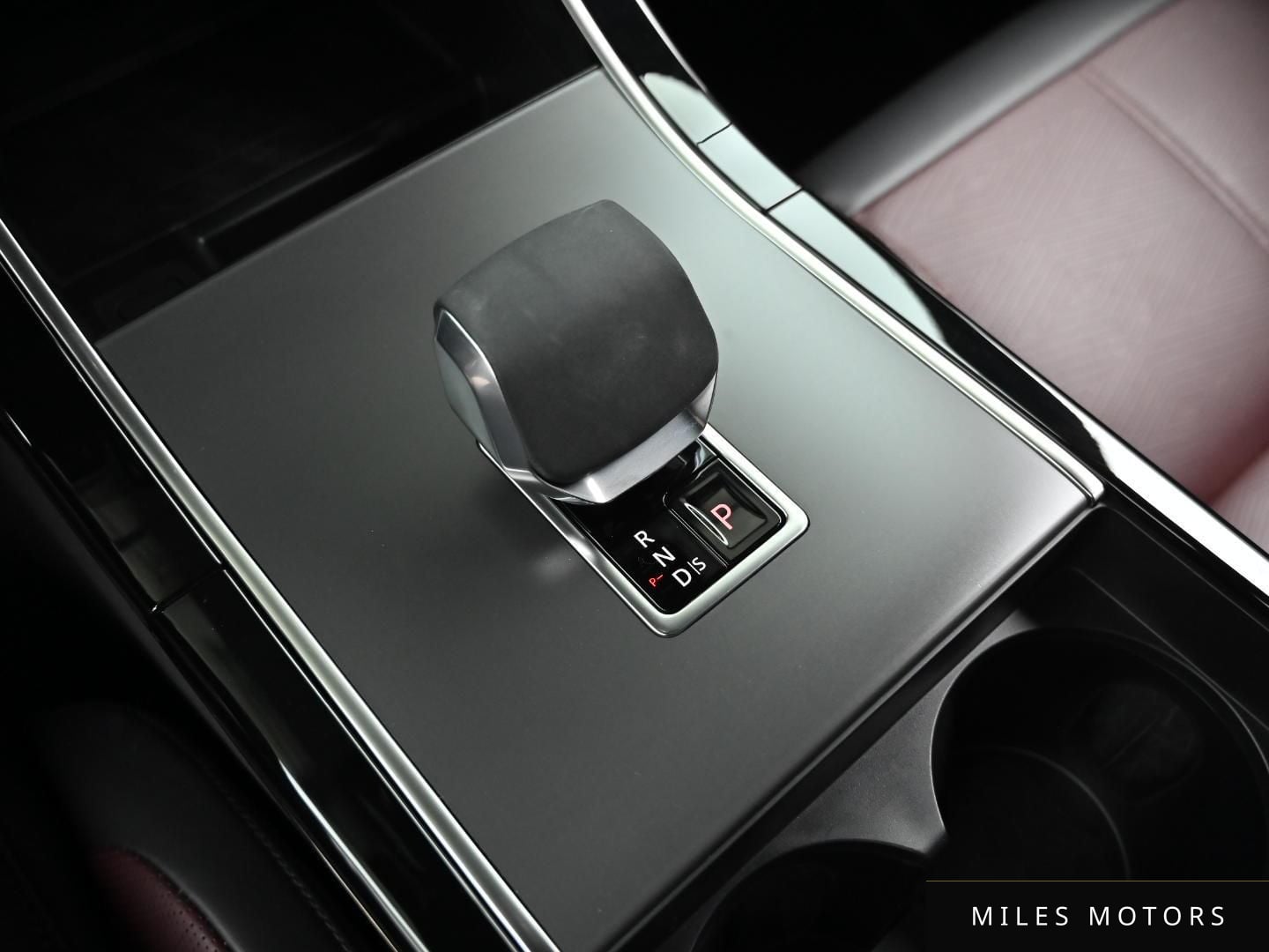 Land Rover Range Rover Velar 2025 — миниатюра 9
