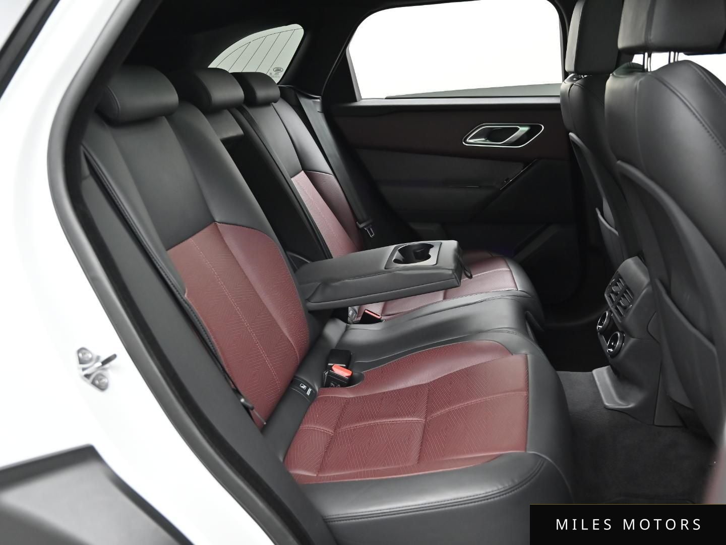 Land Rover Range Rover Velar 2025 — миниатюра 12