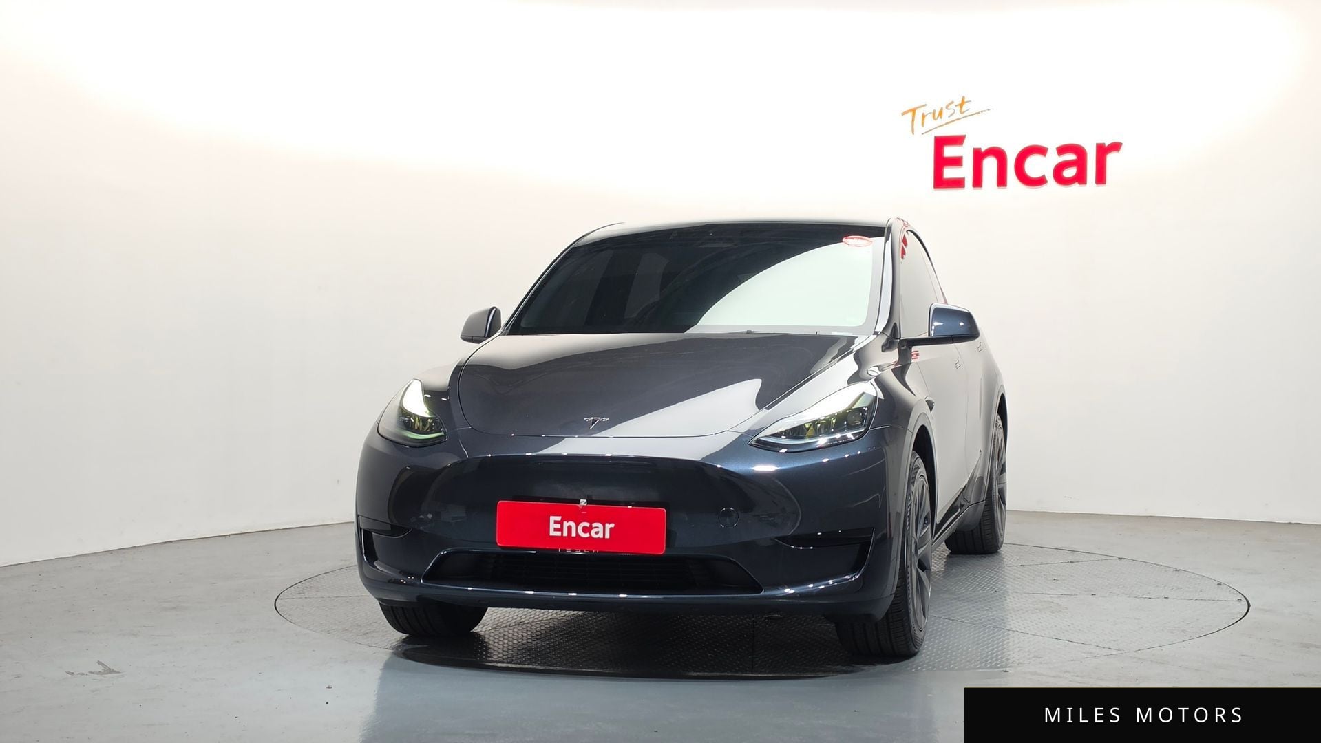 Tesla 모델 Y 2025 — миниатюра 3
