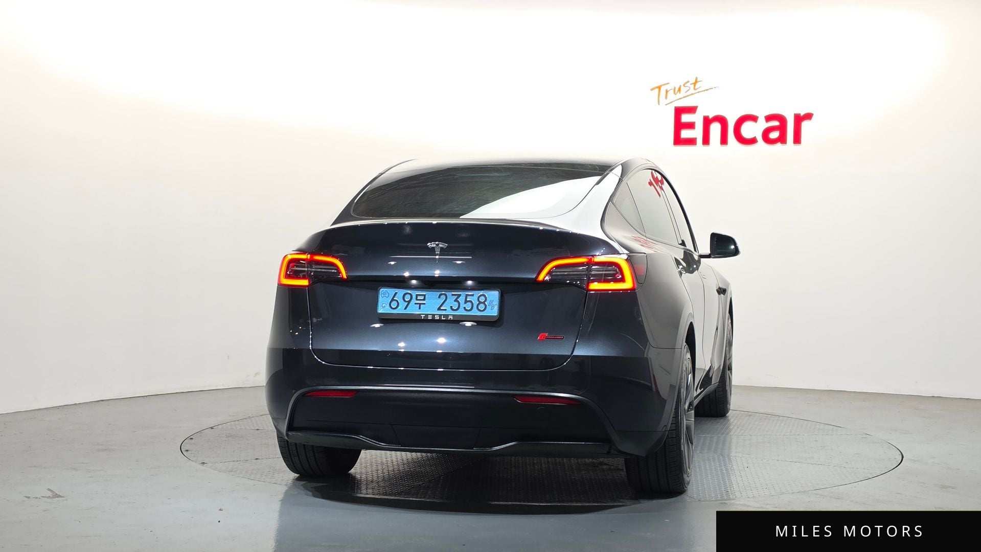 Tesla 모델 Y 2025 — миниатюра 4