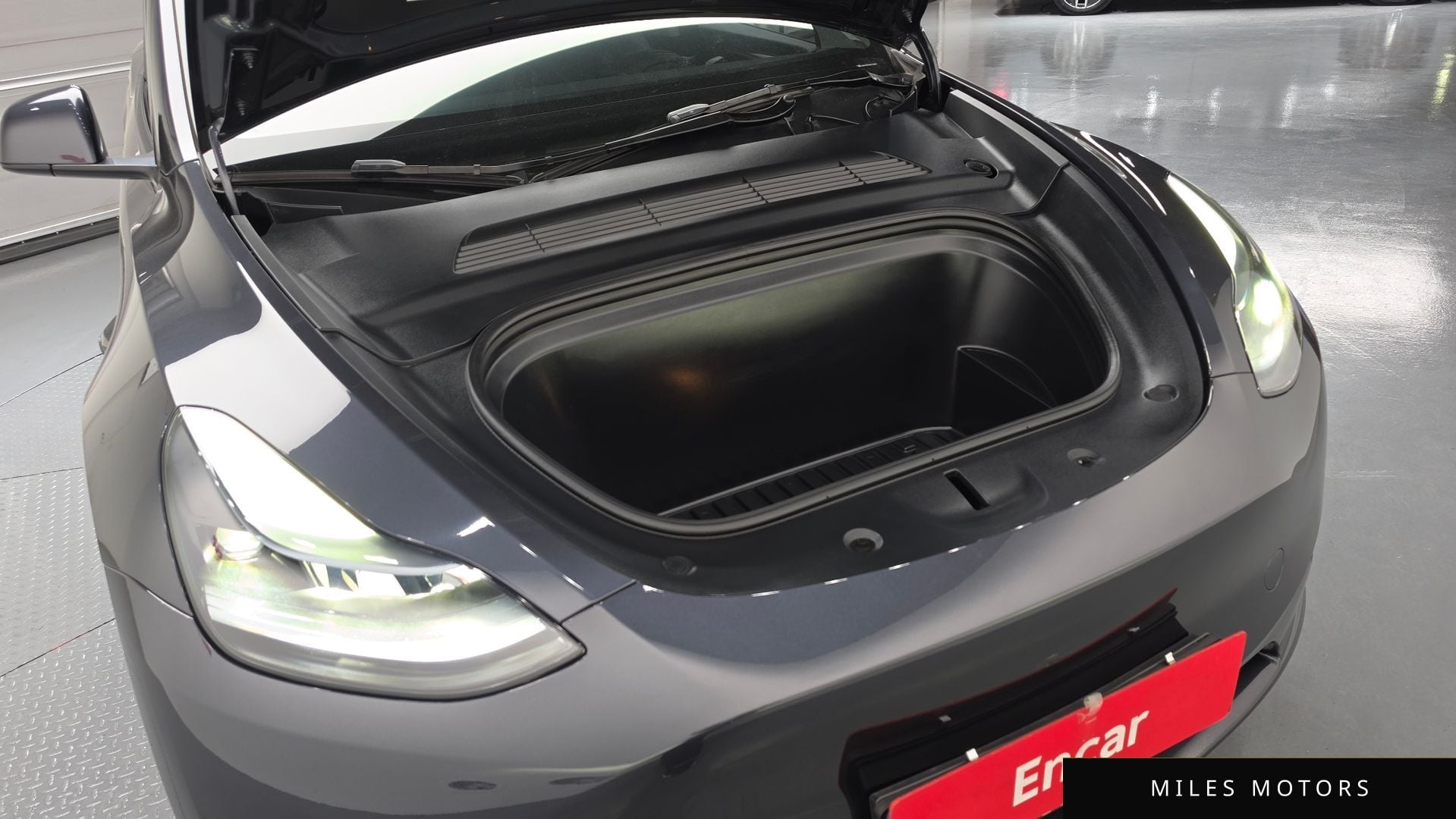 Tesla 모델 Y 2025 — миниатюра 6
