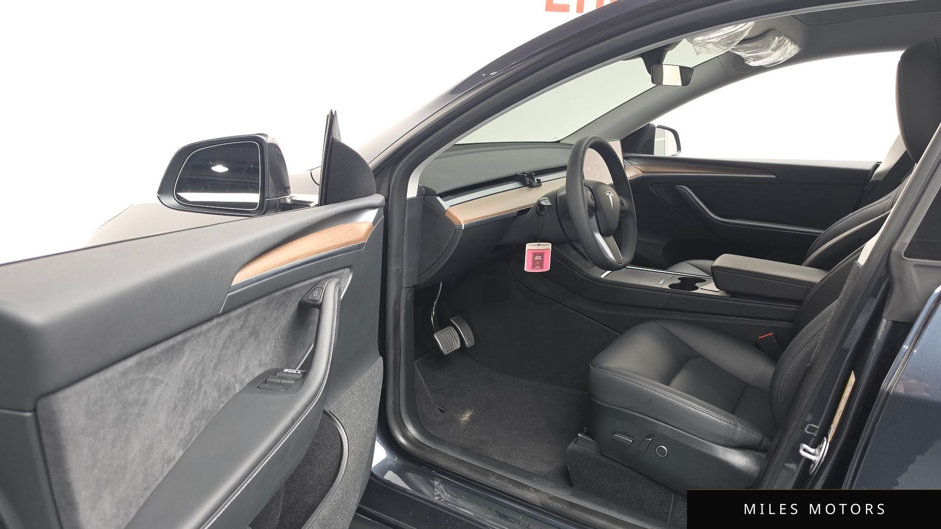 Tesla 모델 Y 2025 — миниатюра 13