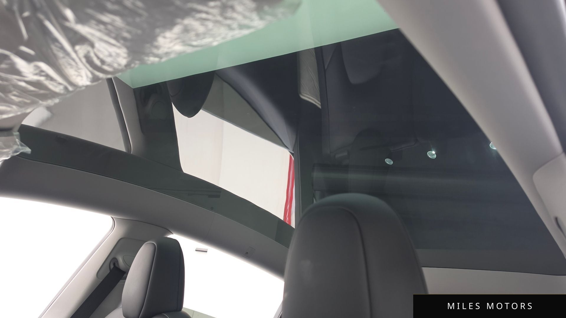 Tesla 모델 Y 2025 — миниатюра 26