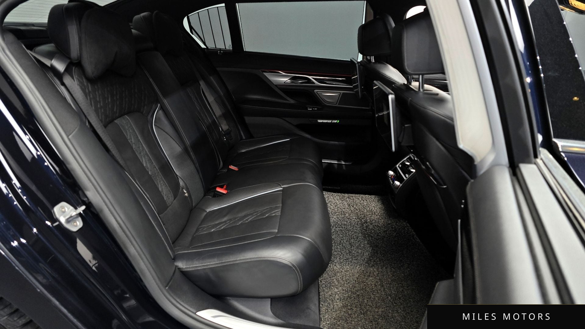 BMW 7 Series (G11) 2018 — миниатюра 11