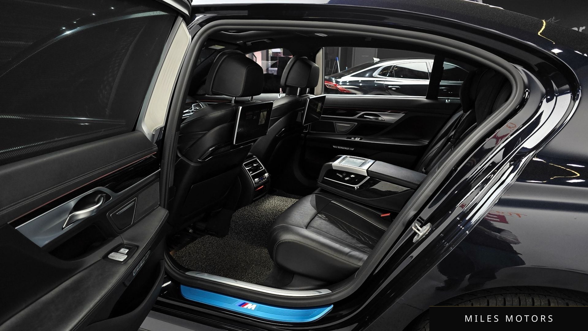 BMW 7 Series (G11) 2018 — миниатюра 12