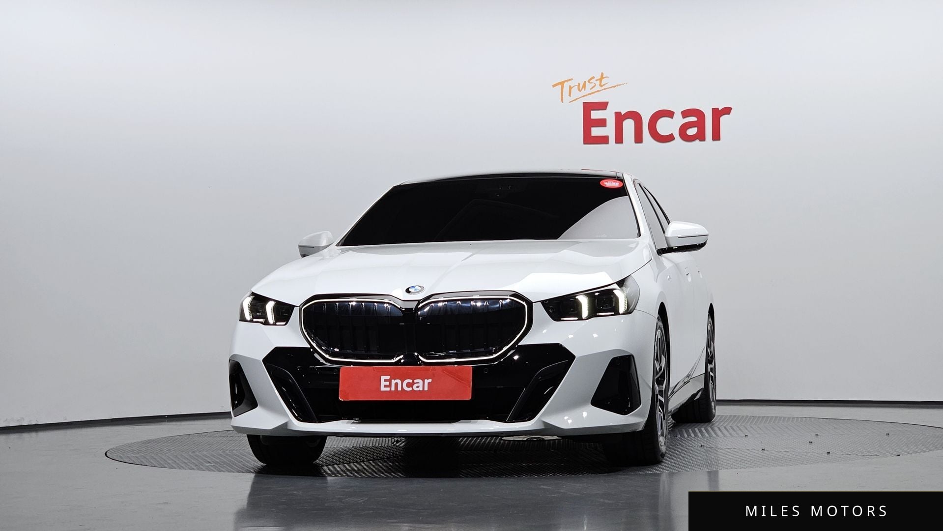 BMW 5 Series (G60) 2025 — миниатюра 3