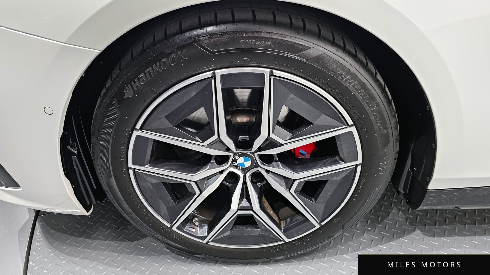 BMW 5 Series (G60) 2025 — миниатюра 5