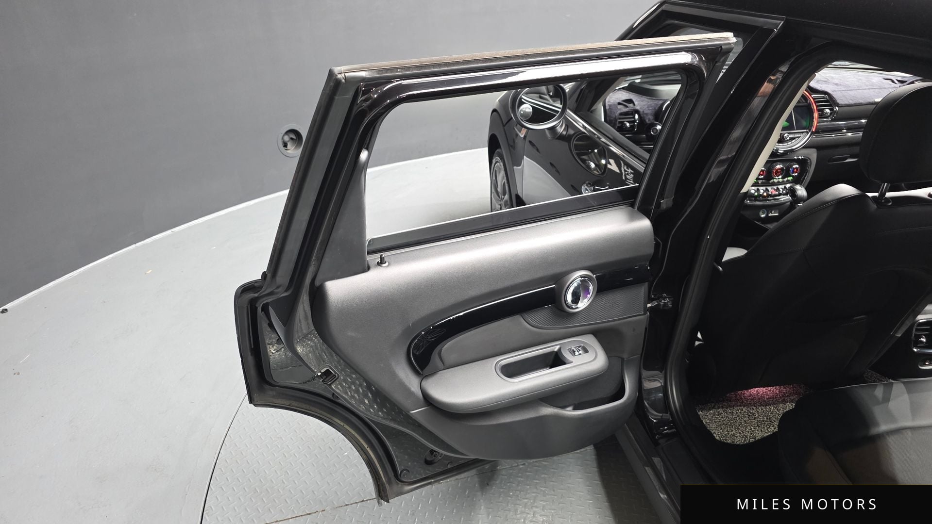 MINI 쿠퍼 클럽맨 2019 — миниатюра 15