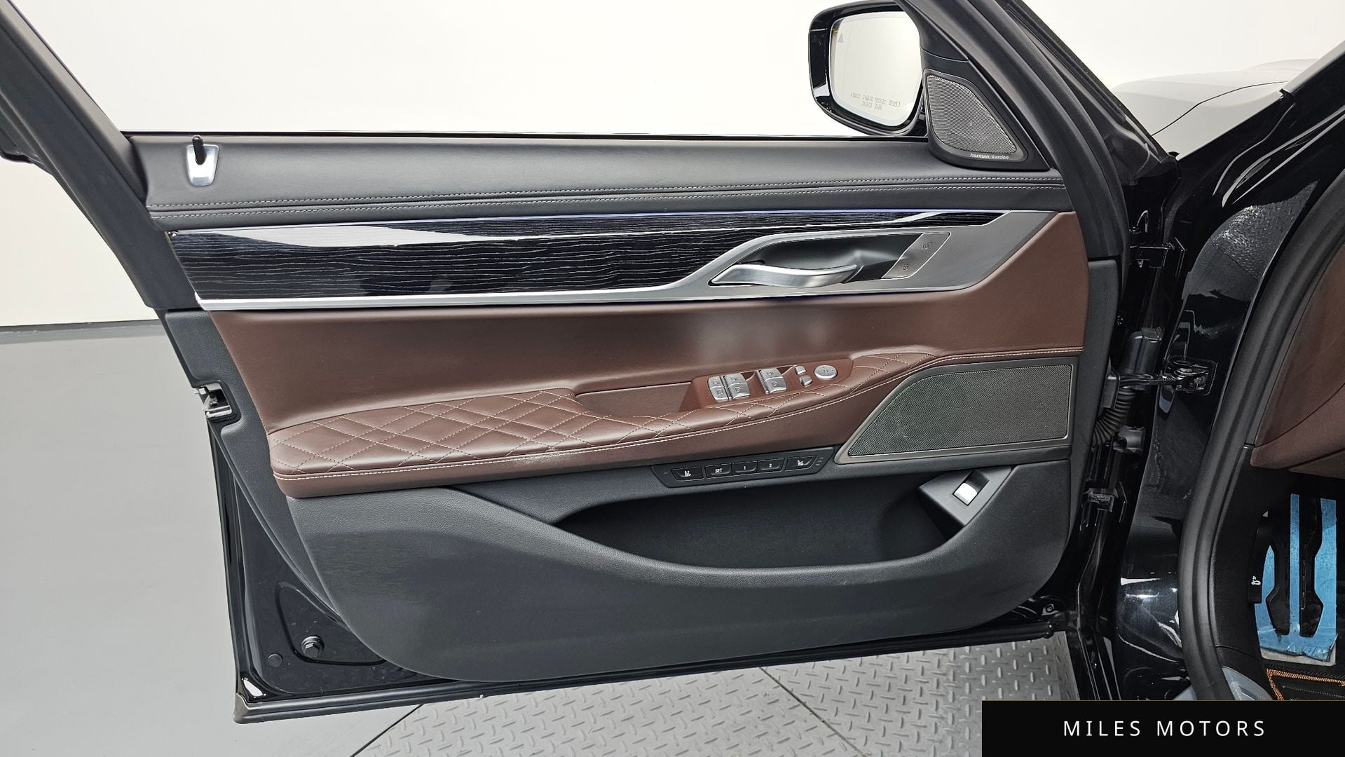 BMW 7 Series (G11) 2020 — миниатюра 14