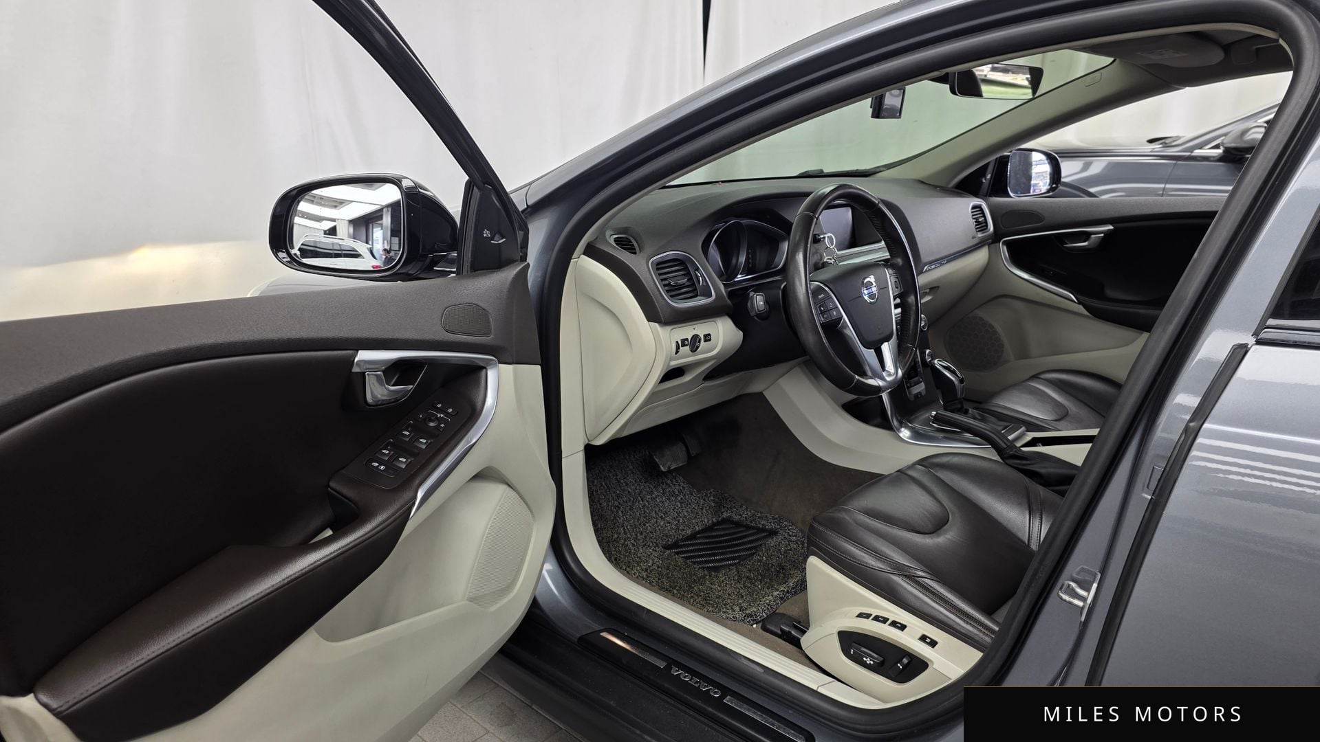 Volvo V40 크로스컨트리 2016 — миниатюра 10