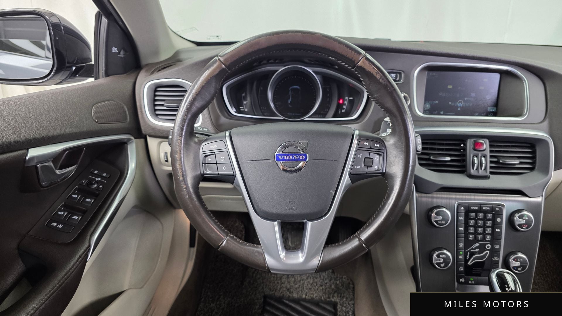 Volvo V40 크로스컨트리 2016 — миниатюра 13