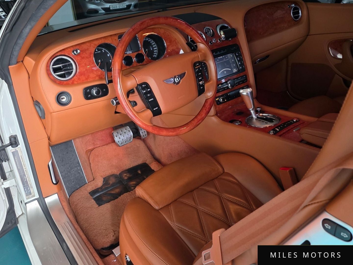 Bentley Continental GT 2010 — миниатюра 7