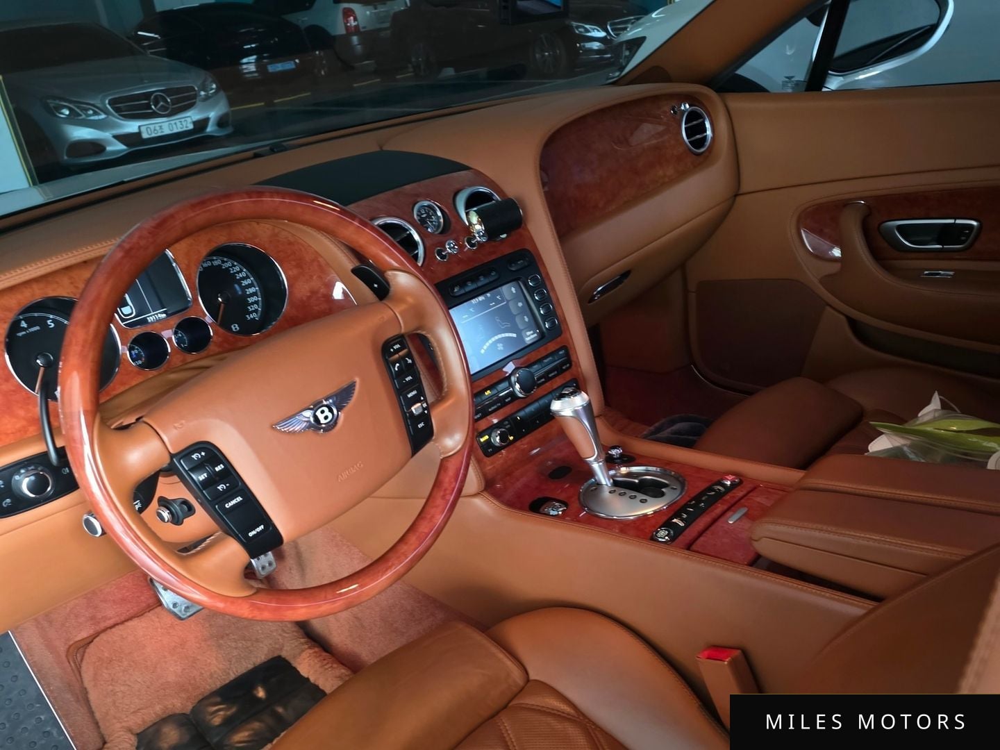 Bentley Continental GT 2010 — миниатюра 8