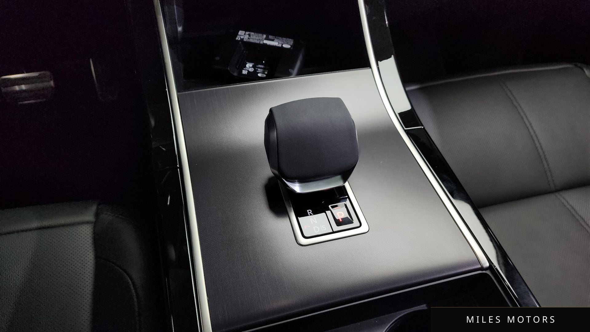 Land Rover 레인지로버 벨라 2026 — миниатюра 11