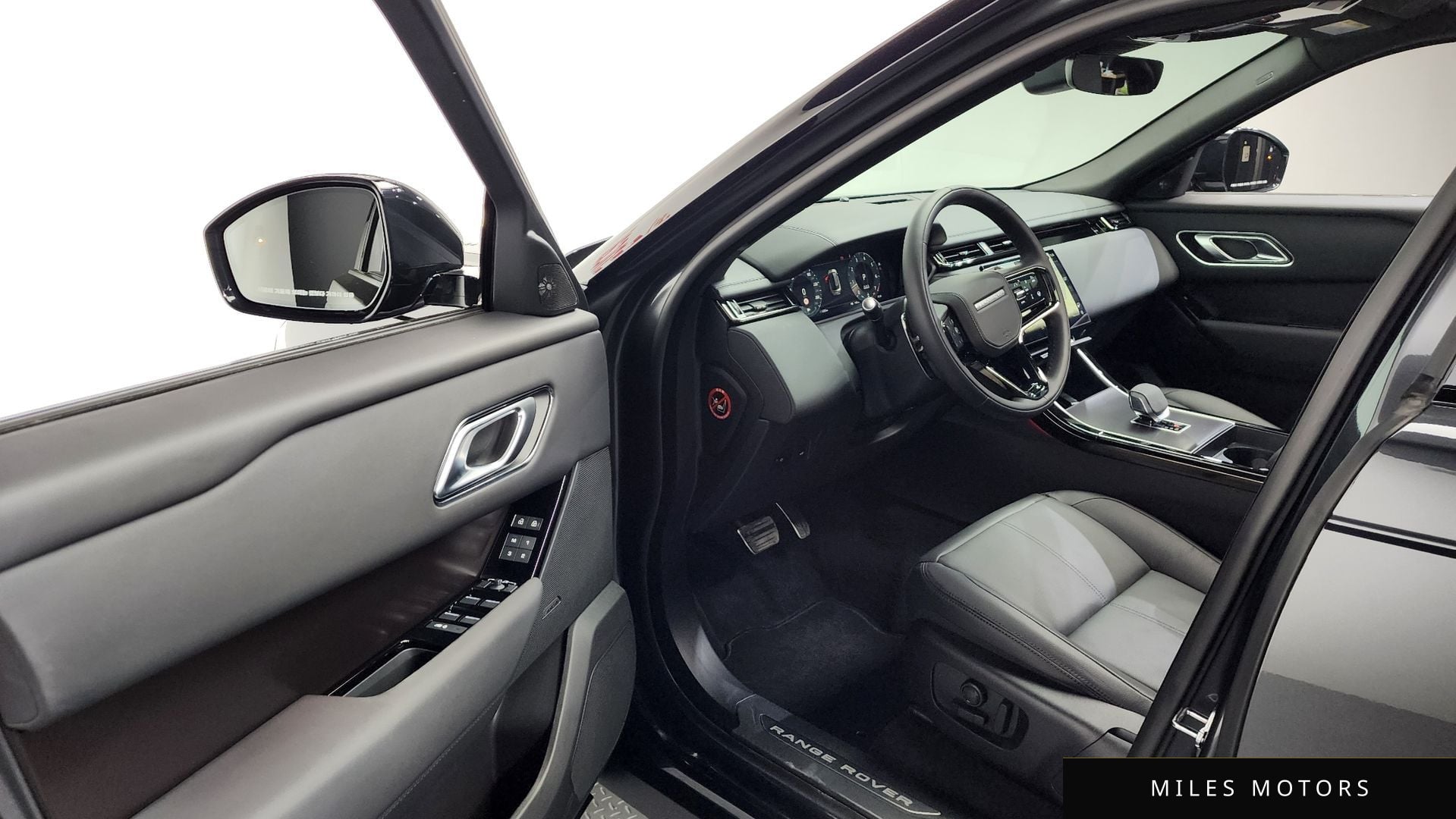 Land Rover 레인지로버 벨라 2026 — миниатюра 12