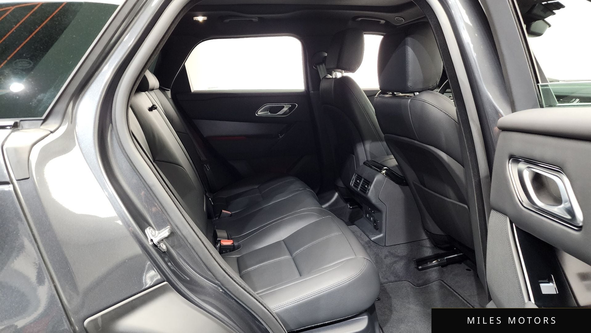 Land Rover 레인지로버 벨라 2026 — миниатюра 17