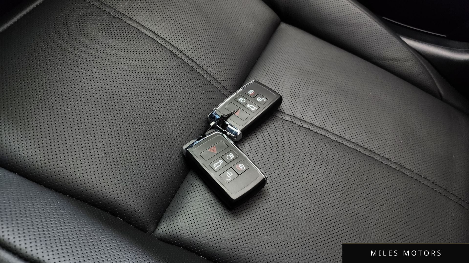Land Rover 레인지로버 벨라 2026 — миниатюра 23