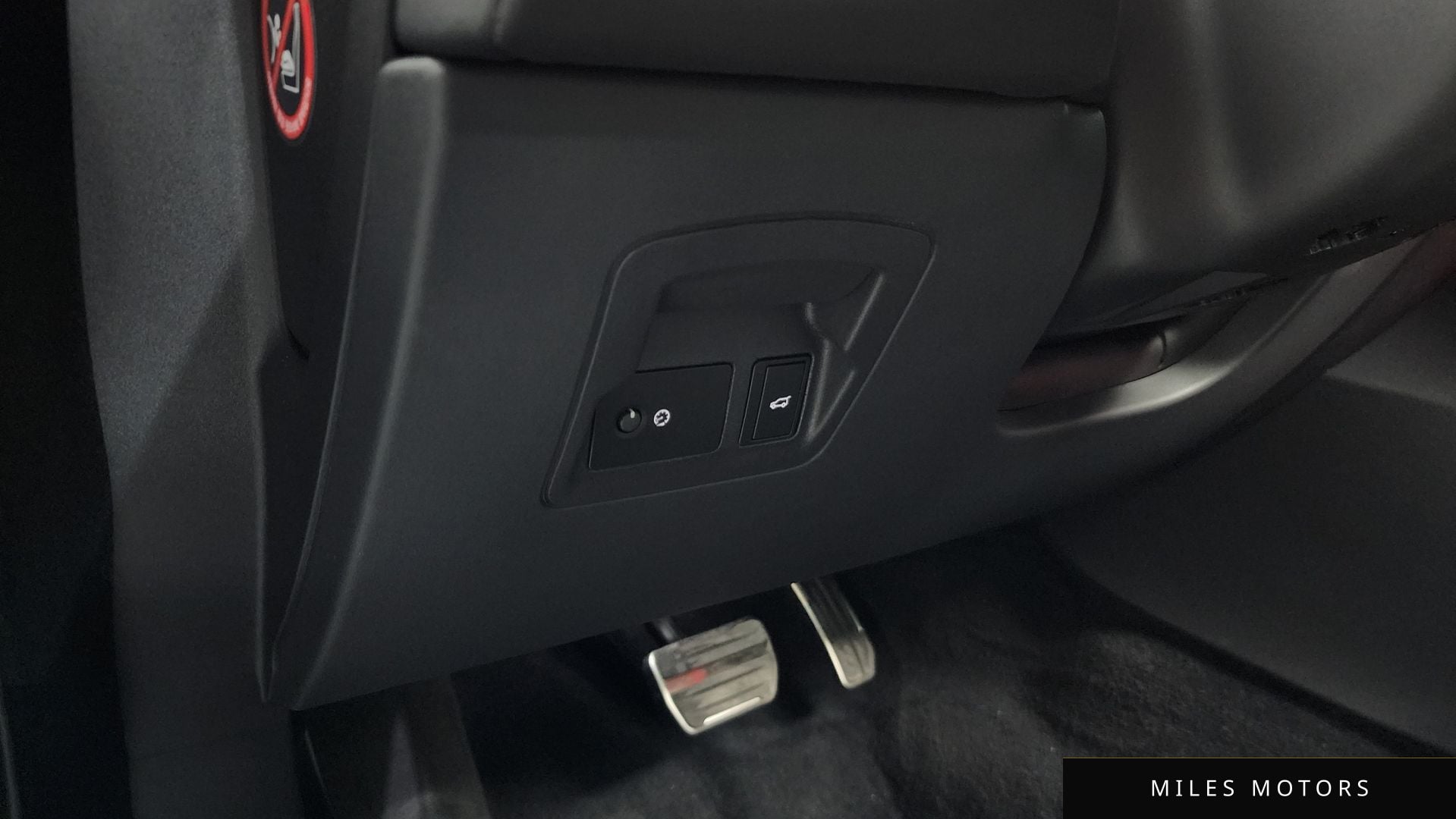 Land Rover 레인지로버 벨라 2026 — миниатюра 29