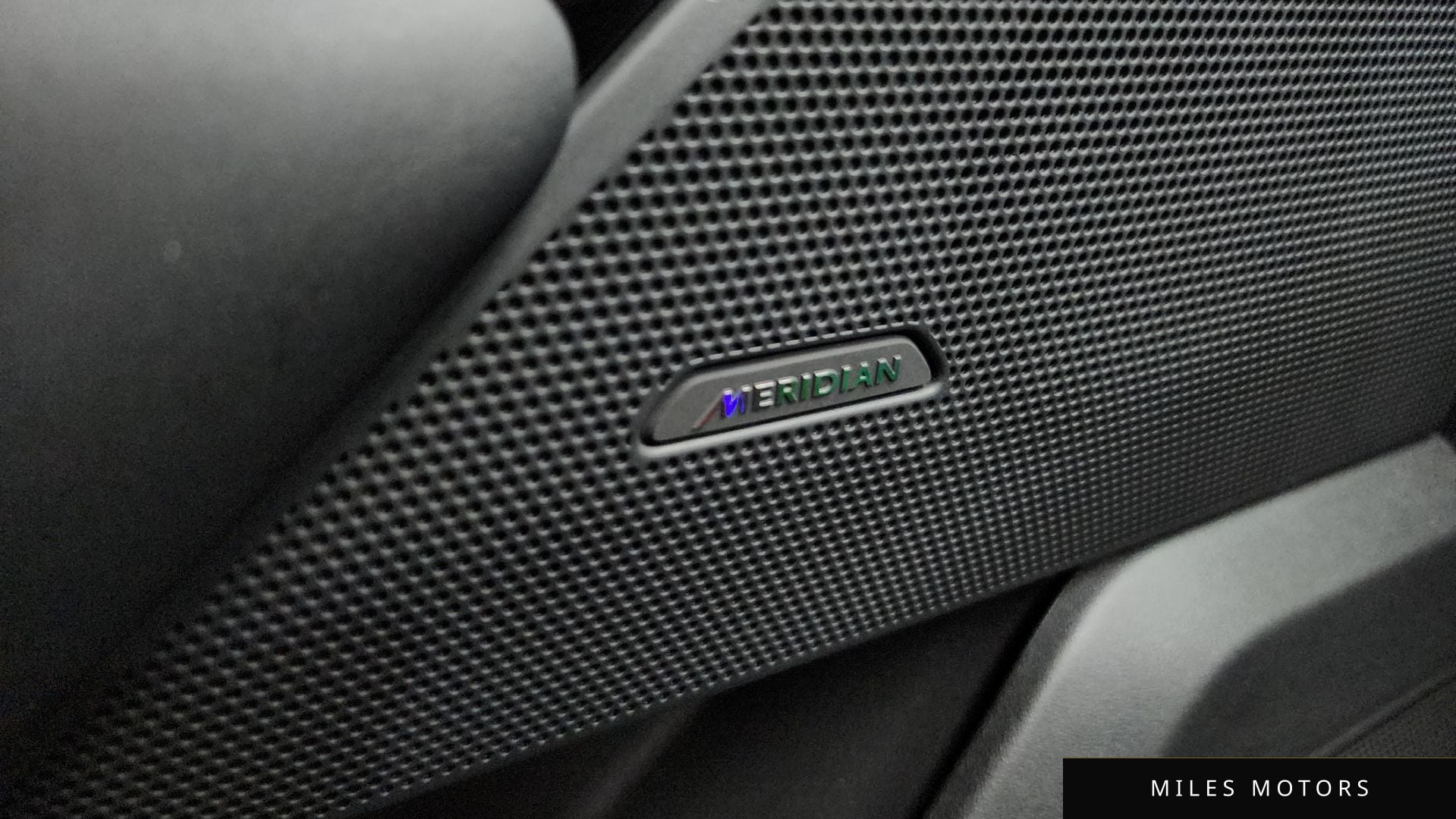 Land Rover 레인지로버 벨라 2026 — миниатюра 36