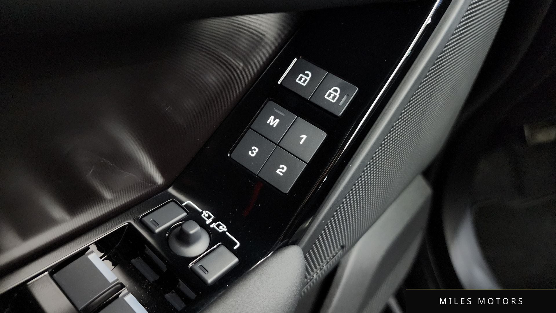 Land Rover 레인지로버 벨라 2026 — миниатюра 39