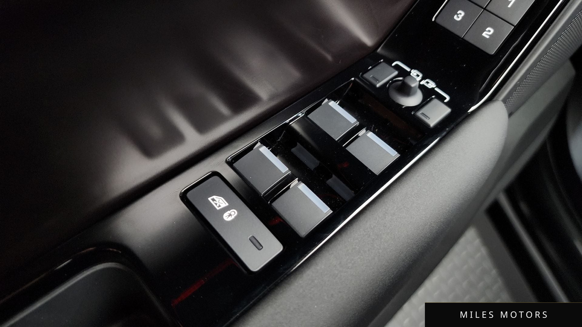 Land Rover 레인지로버 벨라 2026 — миниатюра 40