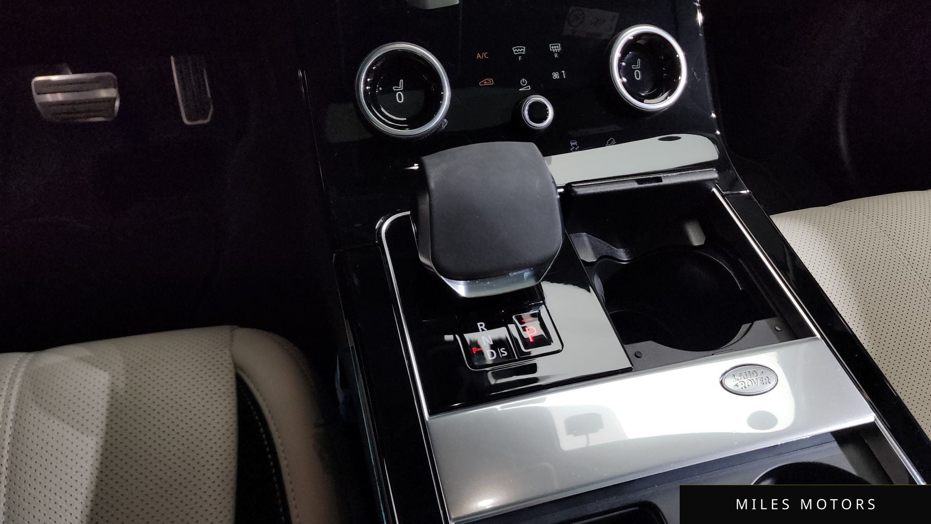 Land Rover 레인지로버 벨라 2022 — миниатюра 11