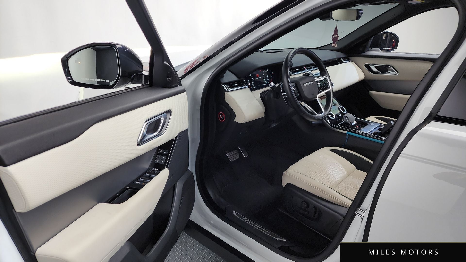 Land Rover 레인지로버 벨라 2022 — миниатюра 12