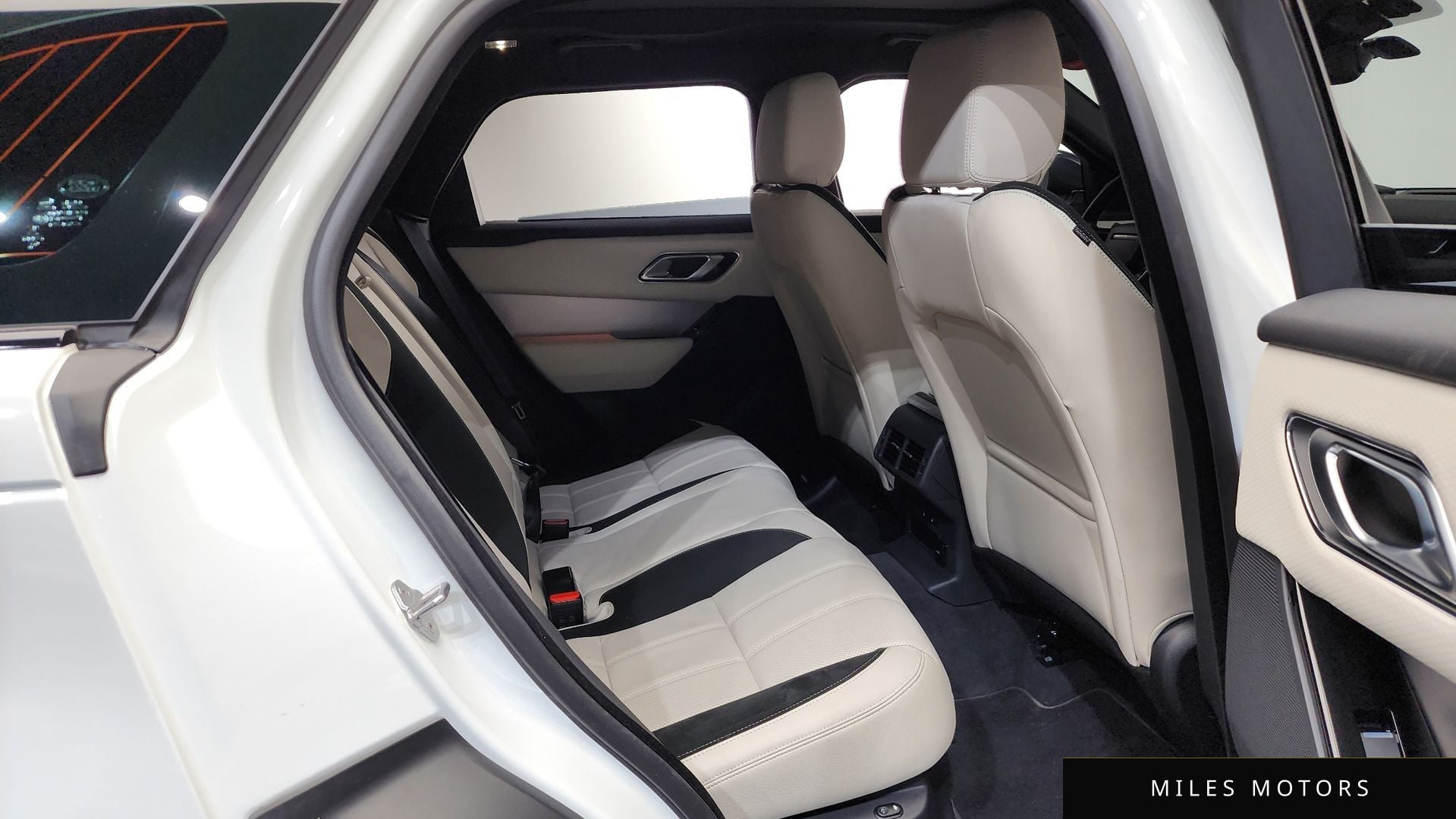 Land Rover 레인지로버 벨라 2022 — миниатюра 17
