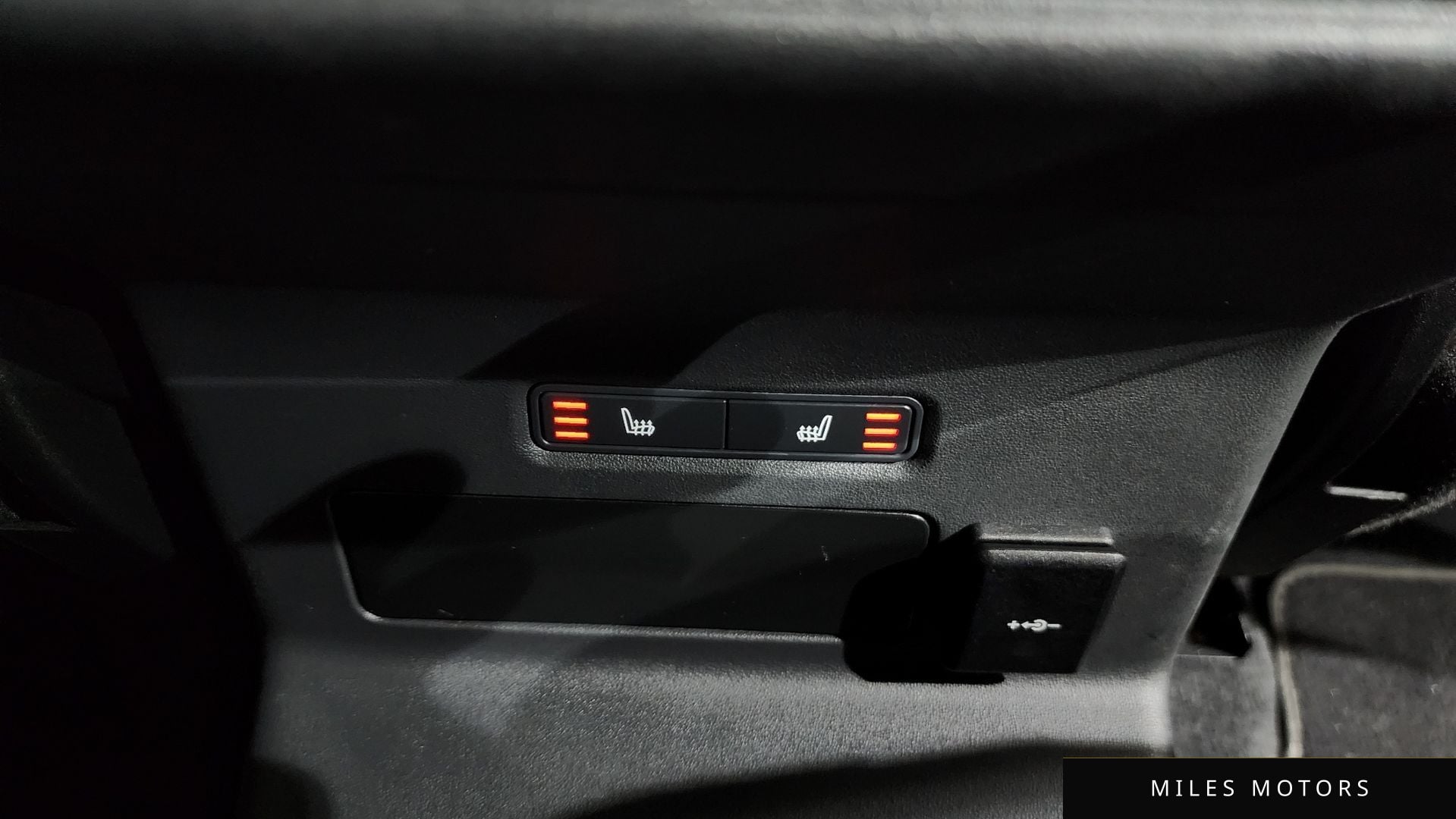 Land Rover 레인지로버 벨라 2022 — миниатюра 21
