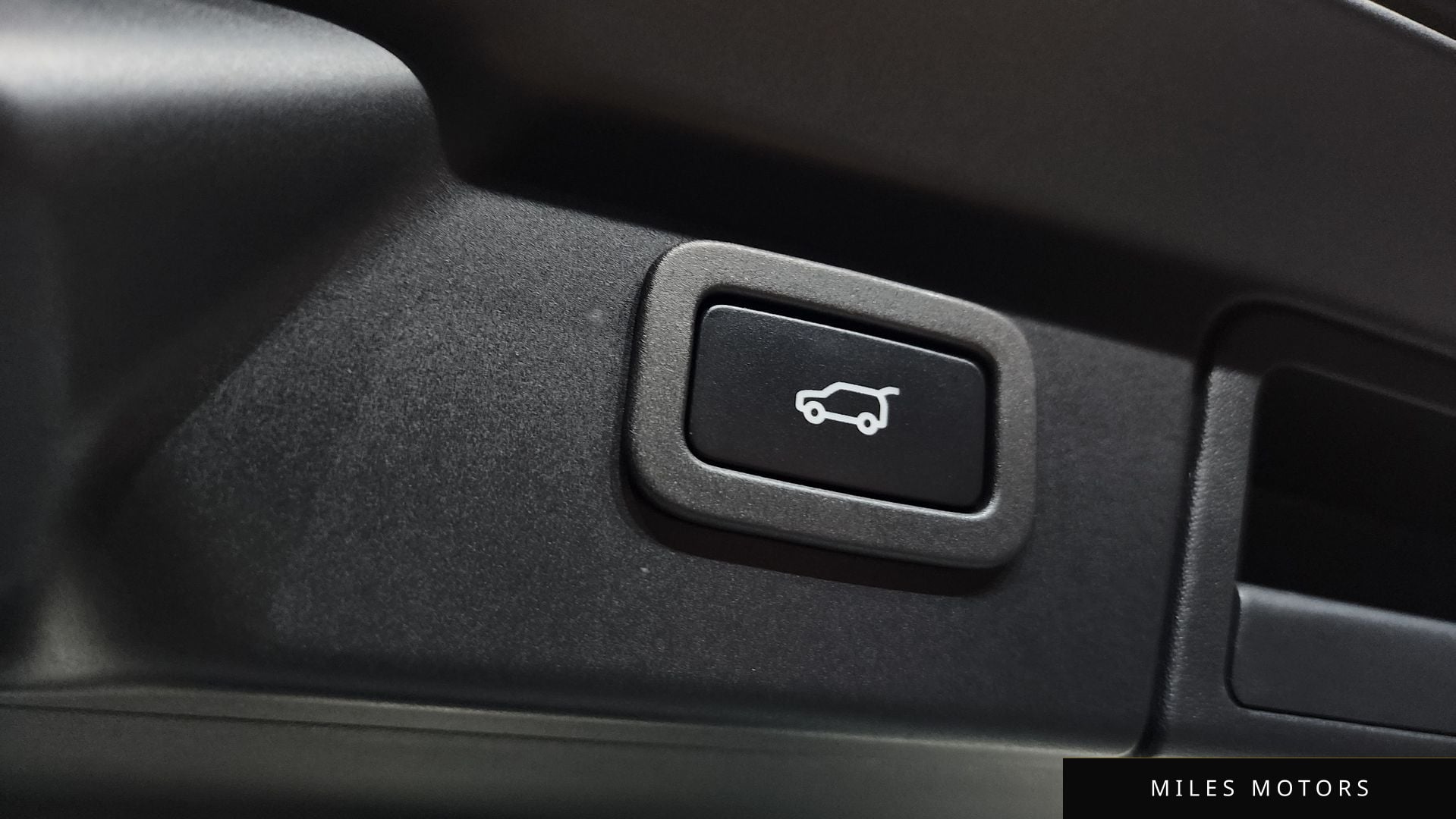 Land Rover 레인지로버 벨라 2022 — миниатюра 25