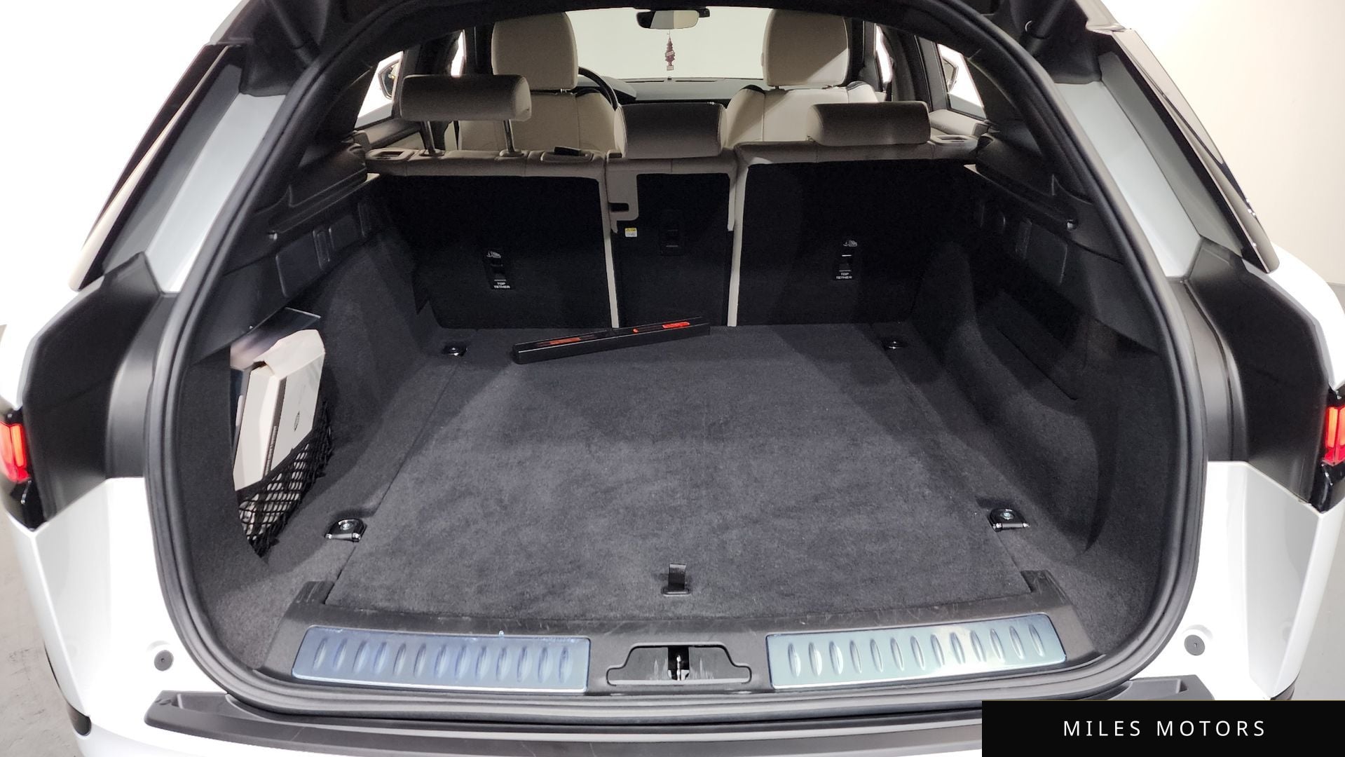 Land Rover 레인지로버 벨라 2022 — миниатюра 26