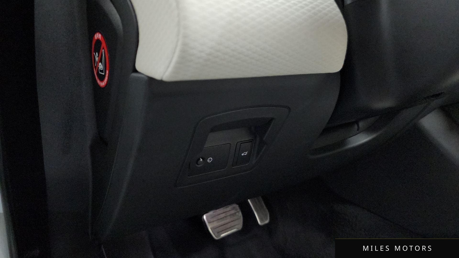 Land Rover 레인지로버 벨라 2022 — миниатюра 28